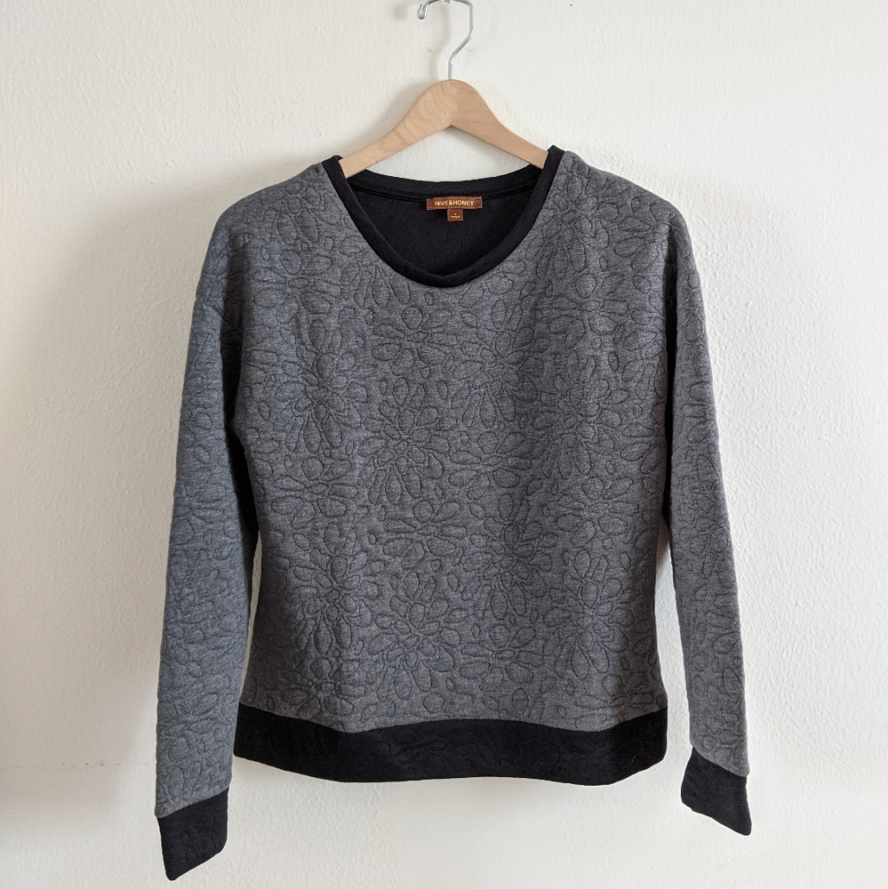 Honey & Hive embossed pullover